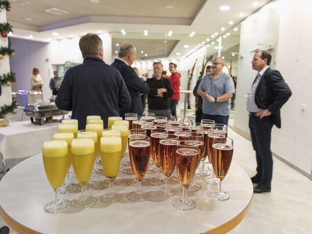 Mit und ohne Alkohol zum Anstoßen