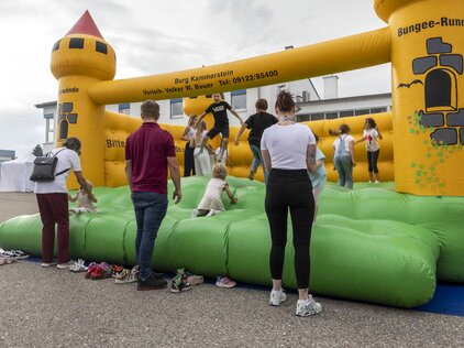 Hüpfburg Ein Must-Have bei jedem Sommerfest